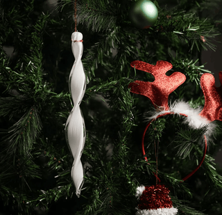 Hand - Blown Twisted Glass Tree Decoration – Elegant Red - Green Icicle Ornament - Alfiq's Store