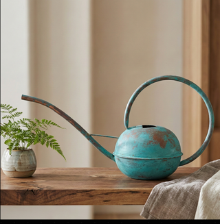 Pevná měděná konev na zahradu | Ručně vyráběná měděná nádoba na květináče 2000ml | Model s dlouhým výtokem